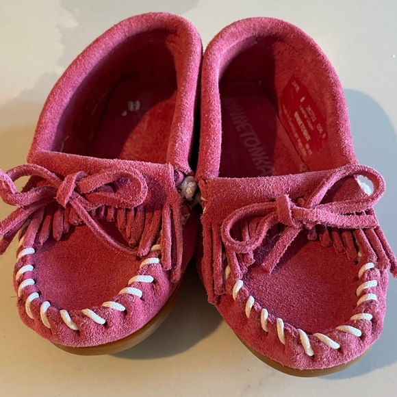 Minnetonka Kiltie Mocassin Sz 8 Hot Pink - Picture 4 of 6
